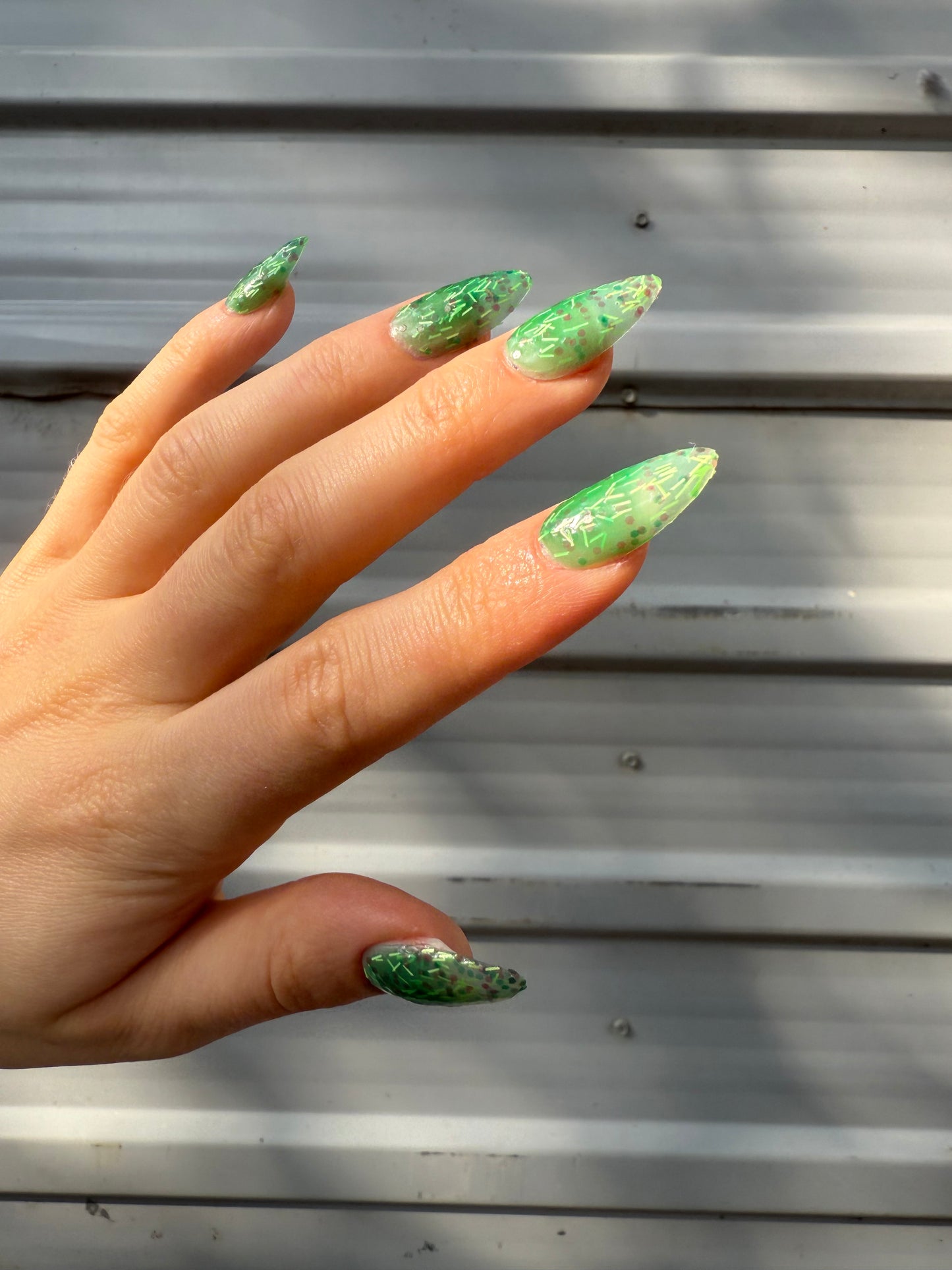 DECONSTRUCTED GARLAND (thermal)