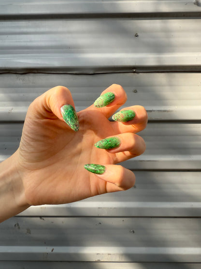 DECONSTRUCTED GARLAND (thermal)