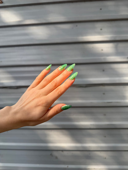 DECONSTRUCTED GARLAND (thermal)