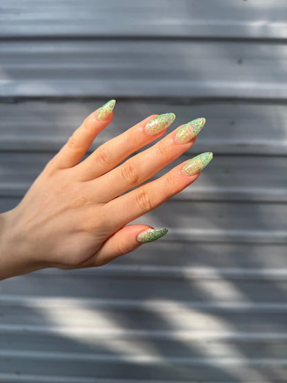 DECONSTRUCTED GARLAND (thermal)